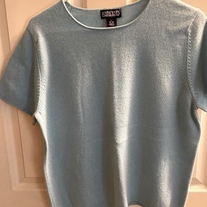 Short sleeve Cashmere sweater.